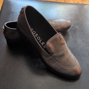 NWT.AEROSOLES Women's Metallic Bronze Leather Slip-On Loafers